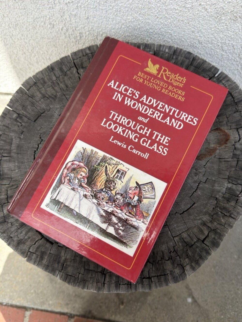 Alice's Adventures In Wonderland And Through The Looking Glass by Lewis Carroll